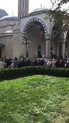 Ahmet Davutoğlu cuma namazından çıkarken yuhalandı