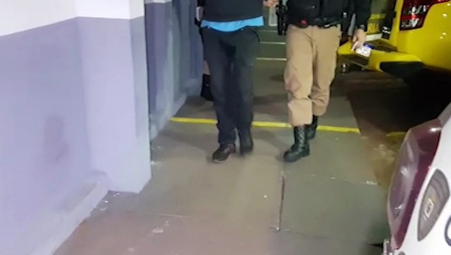 Após suposto disparo de arma de fogo, dois indivíduos são detidos com pistola