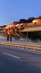 Rusya'yı Kırım'a bağlayan köprünün üzerinde yakıt tankeri patladı