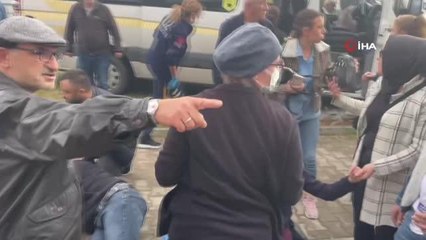 Servis minibüsünde can pazarı... İşçileri evine götüren minibüs kontrolden çıkarak direğe çarptı