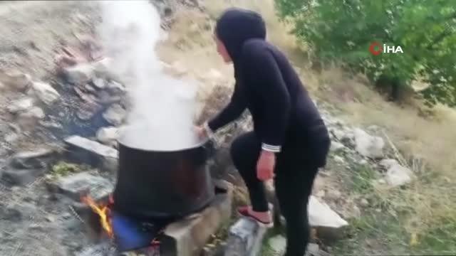 Sivas haber... Sivas'ın üzümleri geleneksel yöntemlerle pekmeze dönüştürülüyor