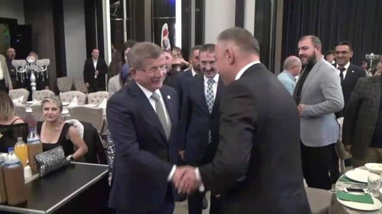 Davutoğlu'ndan "Başörtüsü" Açıklaması: "Partilerin Anlaşması ile Yasal veya Anayasal Bir Düzenleme Gelecek Dönemler İçin Faydalı Olacaktır"