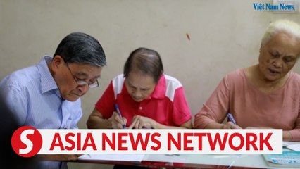 Vietnam News | Old folks get back to class