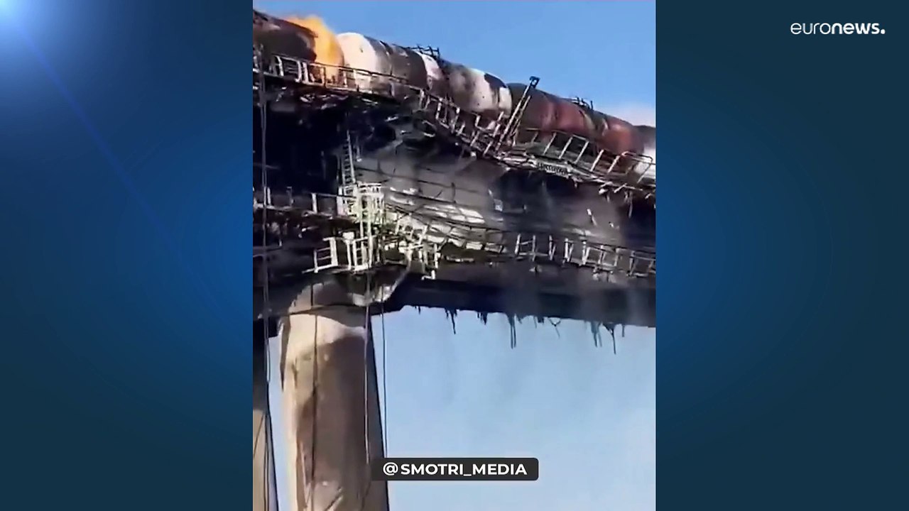 A fuoco il ponte che collega la Crimea alla Russia, diversi morti