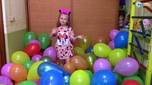 Learn Colors With Kid Vlogger Yasya In Balloon-Packed EducationalVideo