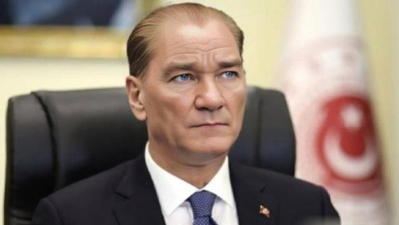 Atatürk'ü yapay zekayla yeniden canlandırdılar! Sosyal medyada yer yerinden oynadı