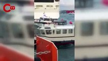 Beyoğlu'nda tekne battı, içindekileri deniz polisi kurtardı