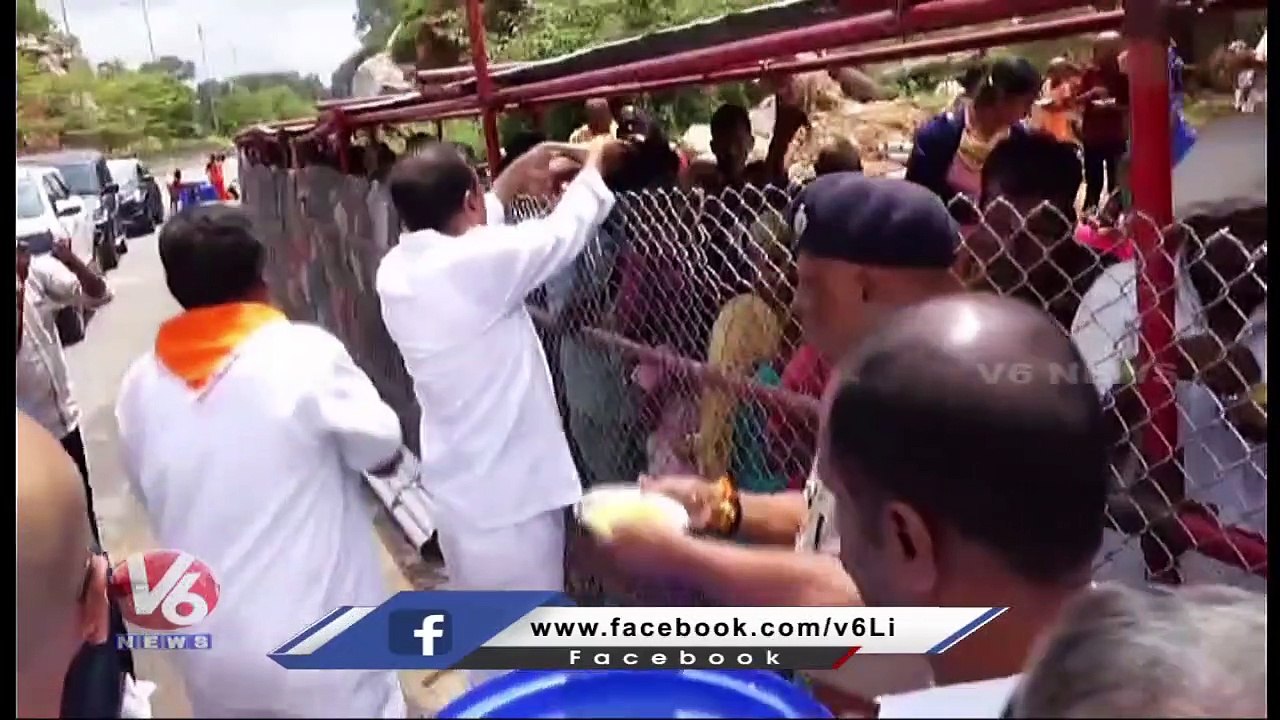 Tirupati MLA Bhumana Karunakar Reddy Served Food  TO Devotees AT Tirumala _  V6News