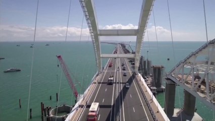 هل دخلت الحرب الأوكرانية مرحلة جديدة بعد تفجير جسر القرم؟