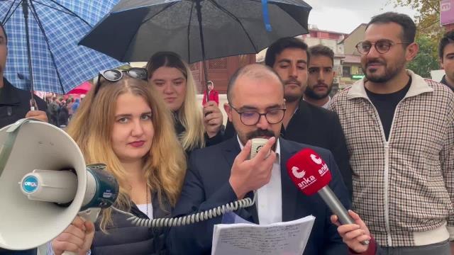 Bursa yerel haberleri... Bursa'da Medea'ya Göre Ahlak Oyununun Gösteriminin İptal Edilmesine CHP'li Gençlerden Tepki: Hayat Tarzına Müdahale Olmaktan Çıktı, Anayasamıza...