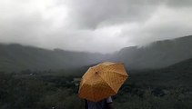अलवर में हो रही बारिश के दौरान हिलस्टेशन जैसा नज़ारा नज़र आया,अरावली पर्वतमाल पर उतरे बादल,देखे वीडियो
