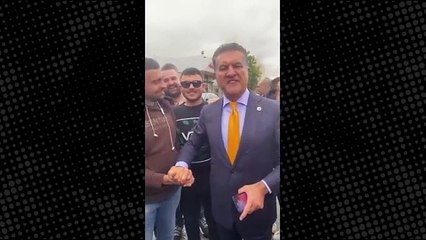 Mustafa Sarıgül'ü şoke eden tezahürat! Kalabalığa hemen müdahale edip susturdu