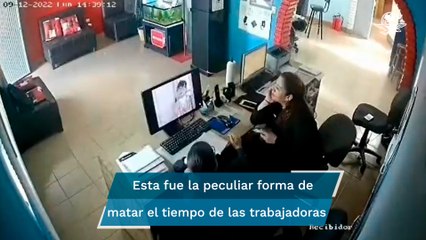 Captan a empleadas viendo "Betty la Fea" en horas de trabajo