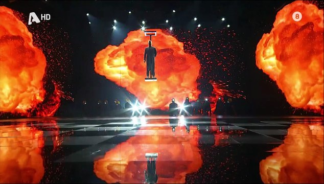 J2US: Η λαμπερή πρεμιέρα του Κοκλώνη που κατέβηκε από τον... ουρανό και οι μεγάλες εκπλήξεις