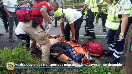 Vuelca tracto que transportaba migrantes, en Acayucan; un detenido