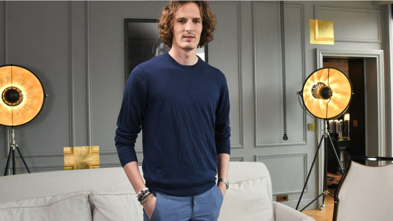 GALA VIDÉO - "Quelle époque" : qui est Paul de Saint-Sernin, cet ancien journaliste devenu humoriste ?