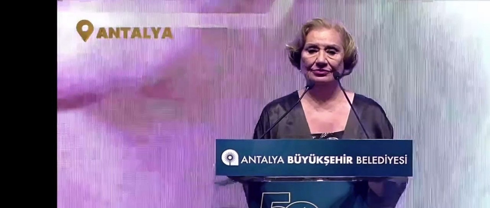 Çiğdem Mater'a altın portakal ödülü! Ayakta alkışladılar