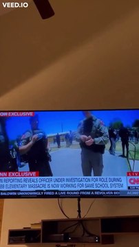 Demoledora frase de una de las policías que se encontraba en el exterior de la escuela de Uvalde (Texas)