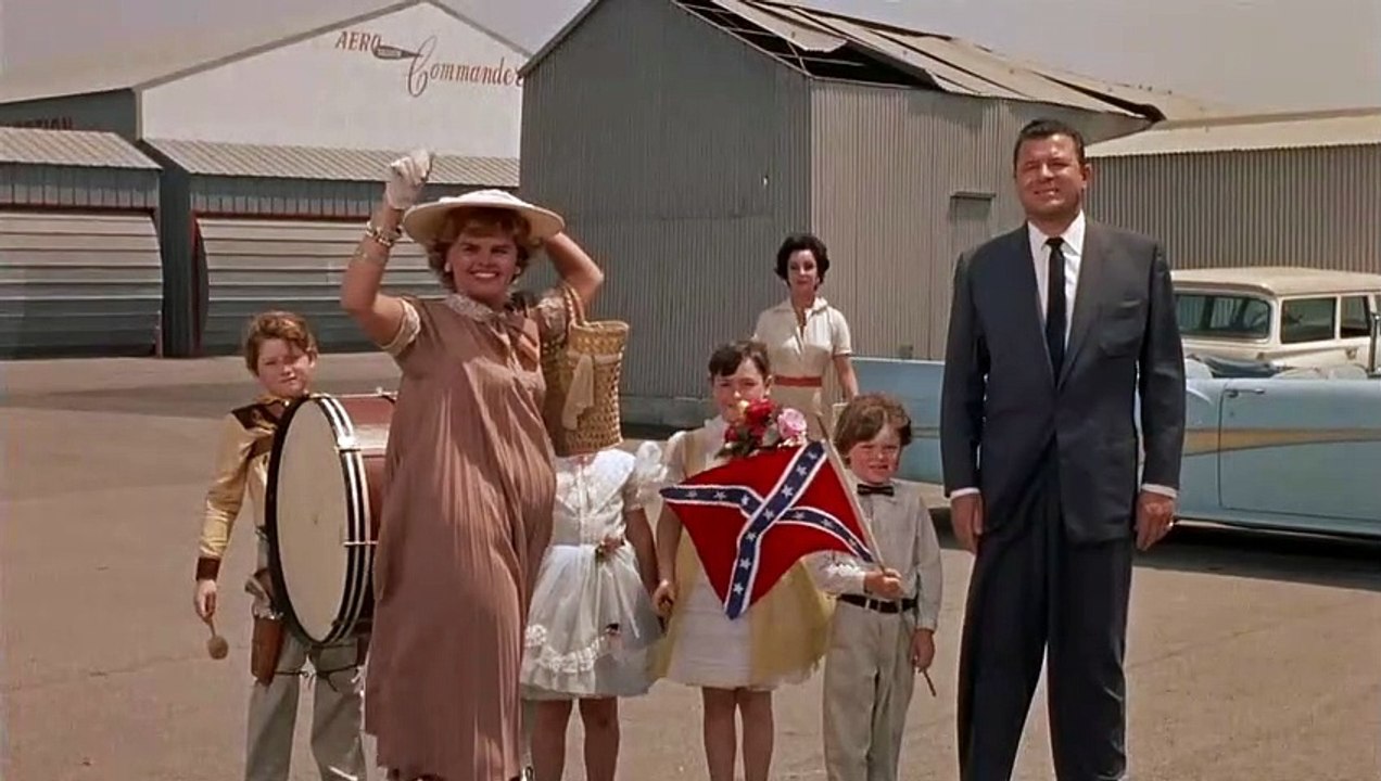 La Chatte sur un toit brûlant Bande-annonce (RU)