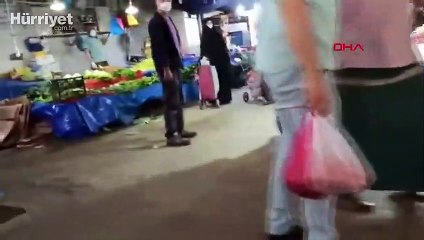 Karpuzu kestirip almayan müşterisini bıçakla kovaladı