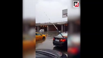 Yağmur sonrası Aksaray'da olta atan adam!