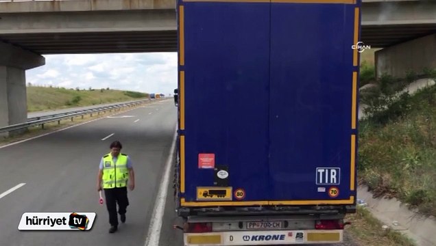 Türk TIR şoföründen rüşvet alan Bulgar görevli işten atıldı