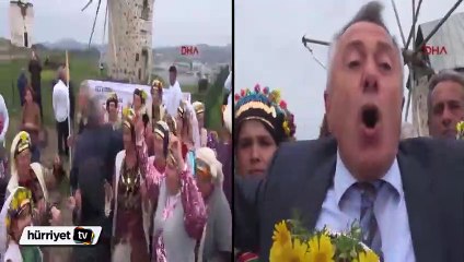 Davullu zurnalı ve Don Kişot'lu renkli RES eylemi
