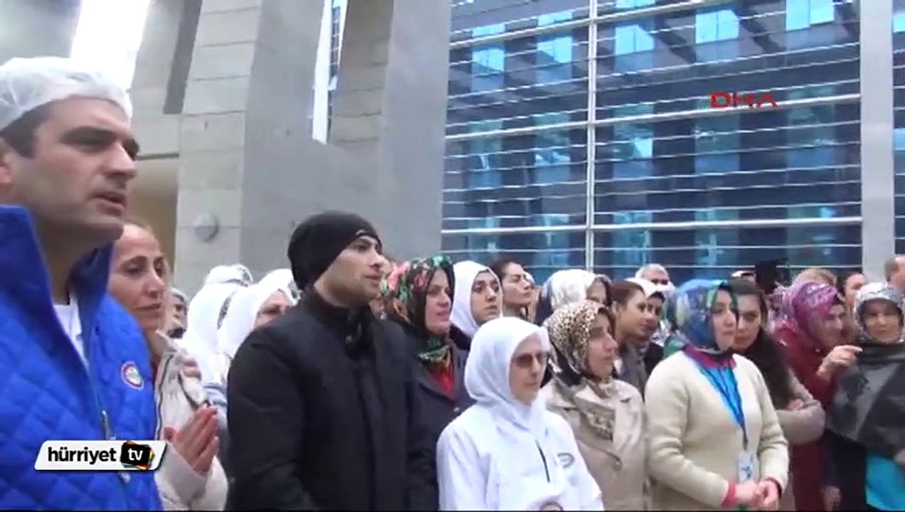 Adliye önünde eylem yapan işçilere hakim ve savcılardan destek