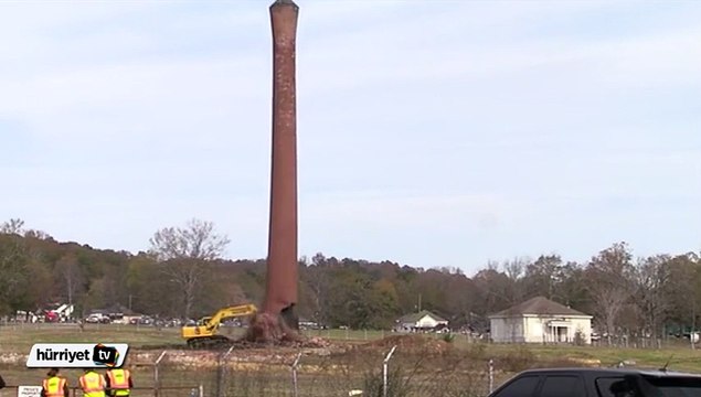 Ekskavatör iş makinesi baca yıkımını tam hesap edemedi