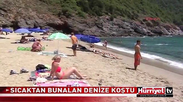 ALANYA SICAKTAN BUNALAN DENİZE KOŞTU
