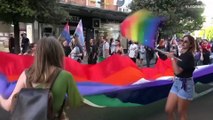 Centenas em desfile pró-LGBT em Montenegro
