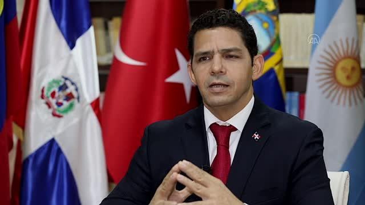 Dominikli Öğretim Üyesi Gonzalez, Türkiye'nin Rusya-Ukrayna arasındaki arabuluculuk rolünü övdü