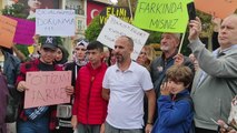 Otizmli bireylerin aileleri İstanbul'da bakımevinde ölen gençle ilgili basın açıklaması yaptı