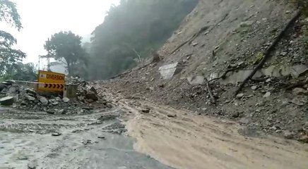 ফের বৃষ্টির জেরে ধ্বসের কবলে পড়ল সিকিম |OneIndia Bengali