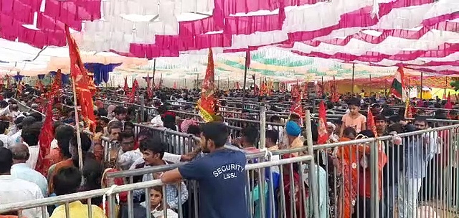 पूर्णिमा के दिन एक लाख श्रद्धालुओं बालाजी के चरणों में अपना शीश नवाया