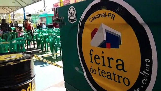 Com manhã ensolarada, cascavelenses aproveitam para passear na Feira do Teatro