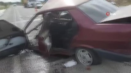 Son dakika haberleri... Otomobil ikiye bölündü: 1'i ağır 4 yaralı