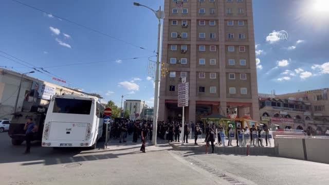 ŞANLIURFA - İzinsiz yürüyüş yapmak isteyen 5 kişi gözaltına alındı