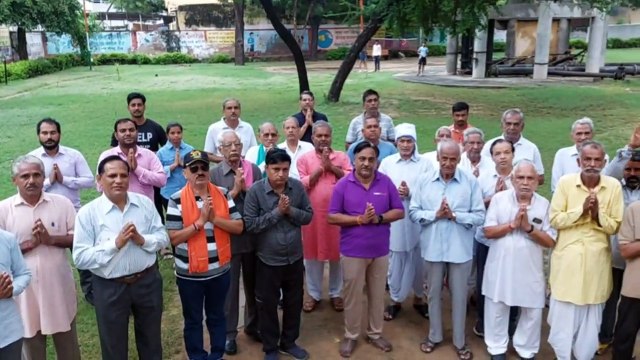 गायों को लंपी से मुक्ति दिलाने के लिए प्रार्थना, गोद लेकर देखभाल करने का लिया प्रण