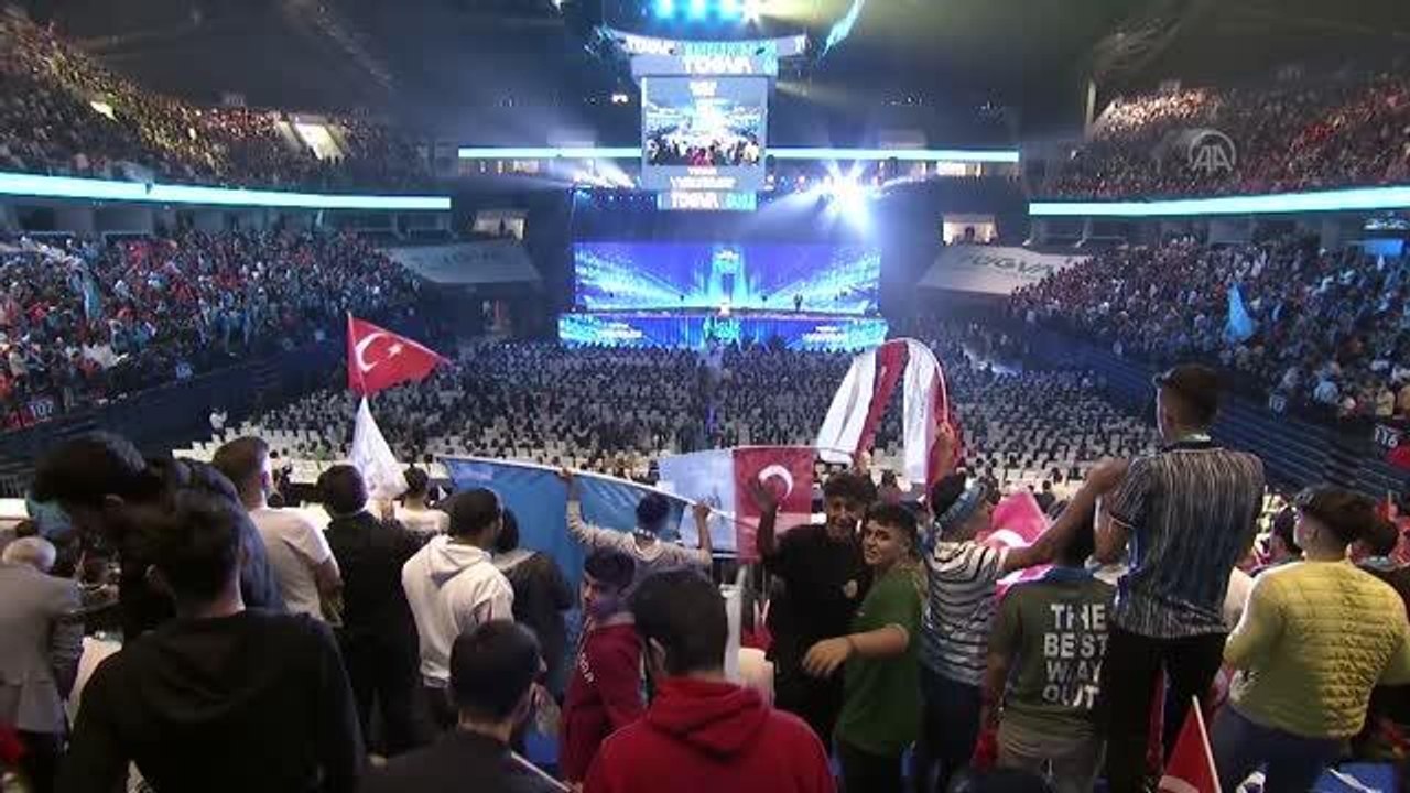 Cumhurbaşkanı Erdoğan, Sinan Erdem Spor Salonu önündeki vatandaşlara hitap etti Açıklaması