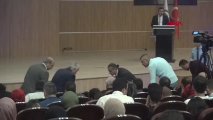 'VAMPİR' UYARISI YAPAN REKTÖR İSTİFA ETTİ