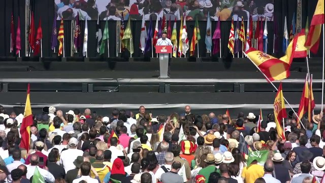 El líder de ultraderecha español Santiago Abascal exhortó hoy a recuperar la democracia de manos de gobernantes, multinacionales y medios de comunicación