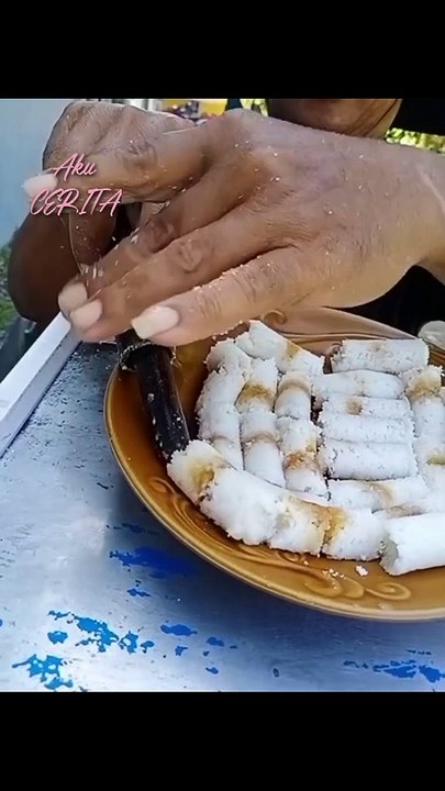 This is PUTU Cake