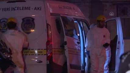 Kadıköy'de bir binada meydana gelen patlamanın ardından çıkan yangın söndürüldü