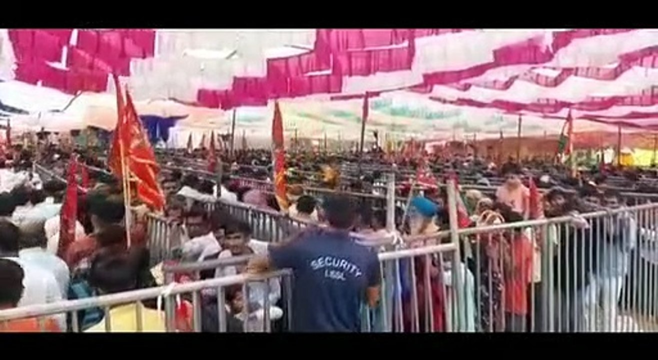 पूर्णिमा के दिन एक लाख श्रद्धालुओं ने बालाजी के चरणों में अपना शीश नवाया