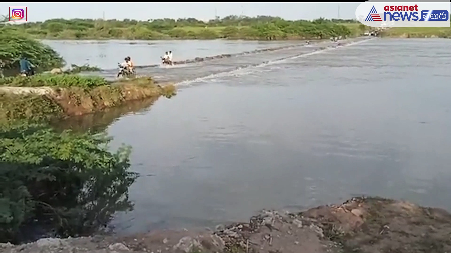 వనపర్తి జిల్లాలో విషాదం... బైక్ తో సహా వాగులో కొట్టుకుపోయిన తల్లీ, కూతురు, కొడుకు