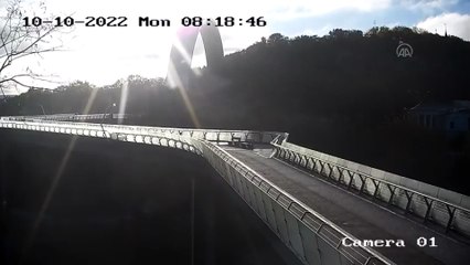 Roketin köprüyü vurma anı kamerada