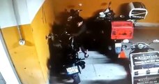Son dakika haber | Alışveriş merkezi otoparkında motosiklet hırsızlığı kamerada