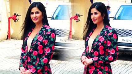 Скачать видео: Katrina Kaif Looks Super Gorgeous At Phone Bhoot Trailer Launch