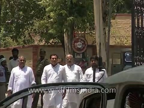 Mulayam Singh Yadav holds a meeting for his party members